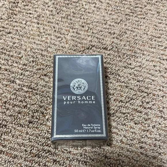 Versace Pour Homme Eau de Toilette - Picture 1 of 5